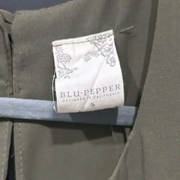 Blu Pepper Back Button Tank Top - Picture 2 of 3